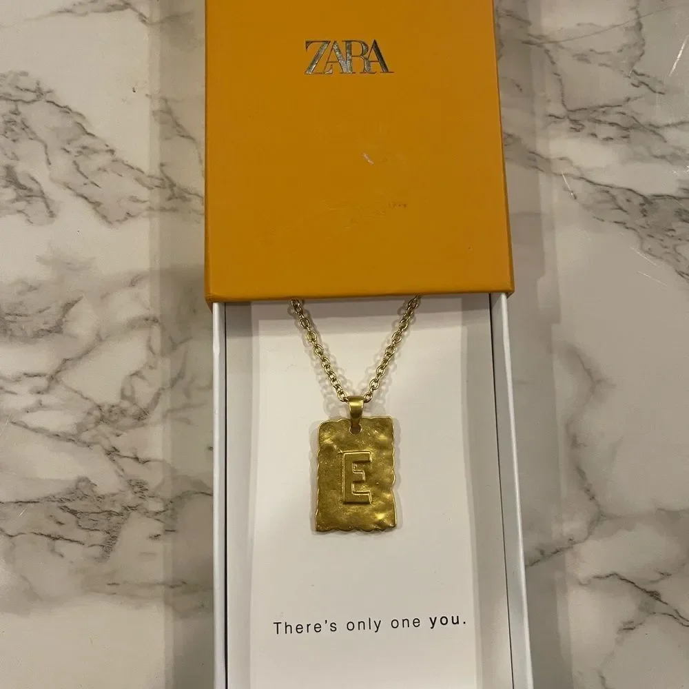 𝅺Zara E Initial Stamp Necklace  NIB